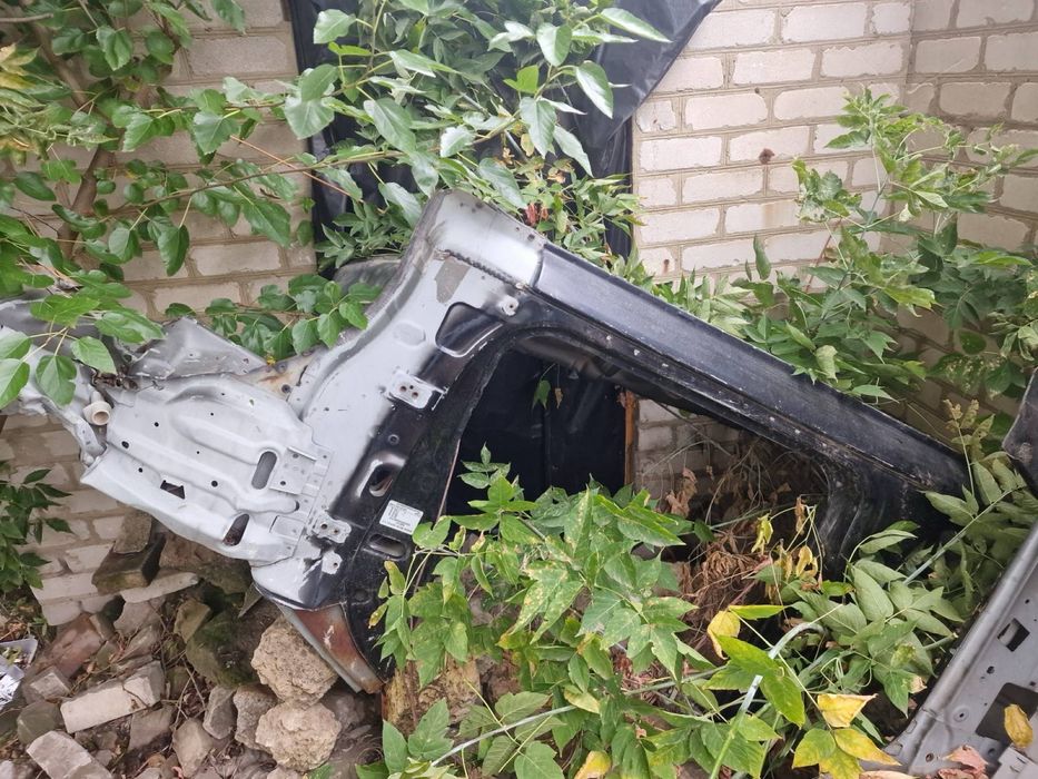 Продам передню ліву четверть кабіни Nissan Navara D40