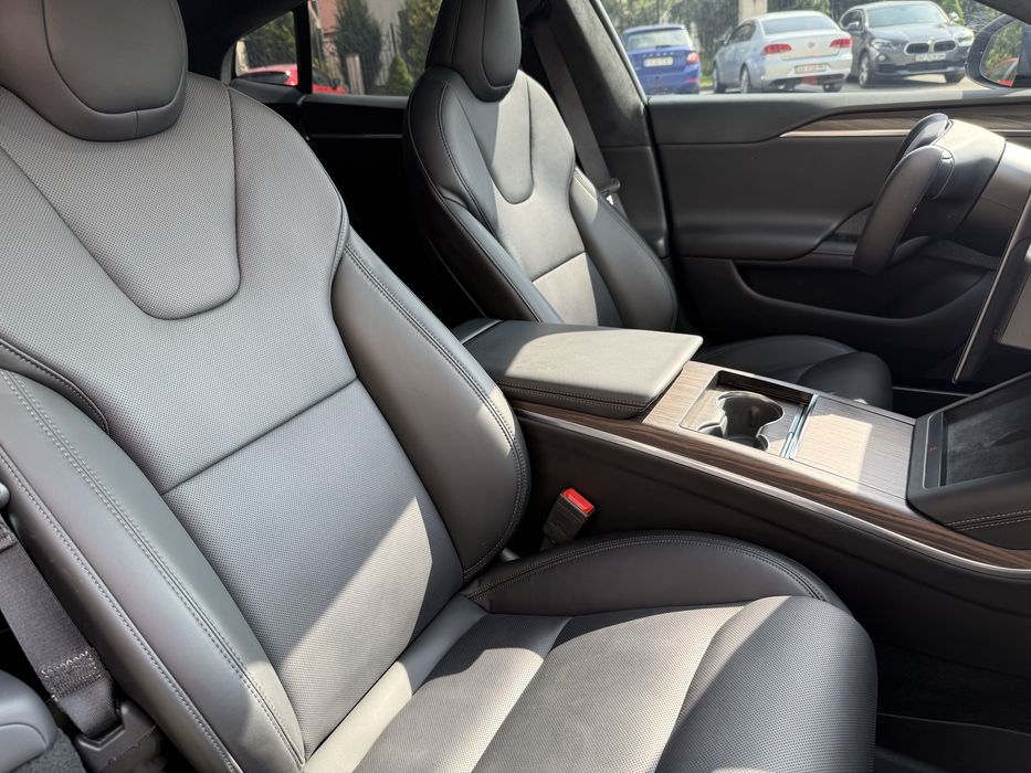 Tesla model s 2022 (тесла модел s 2022 року)