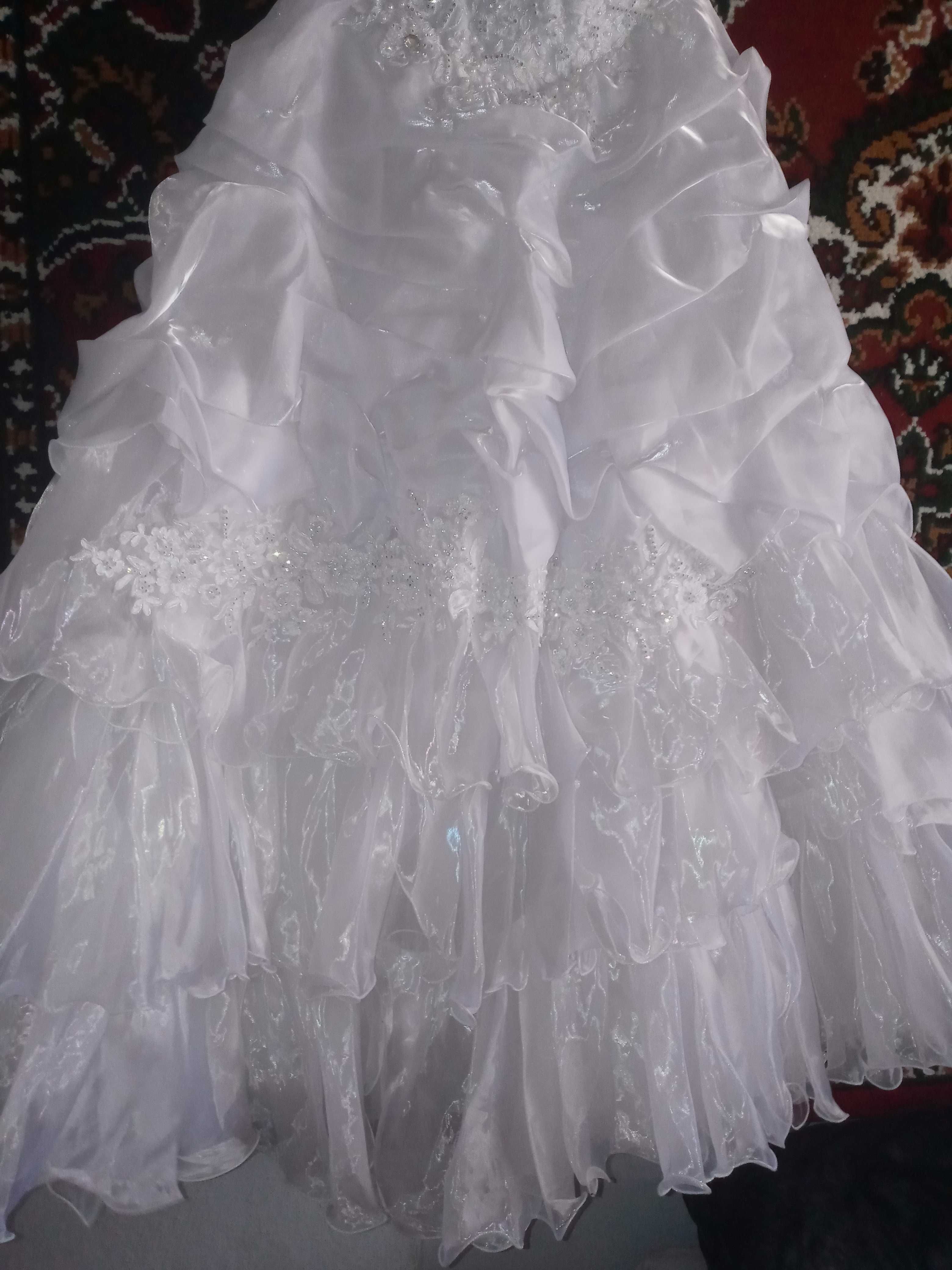 Свадебное платье срочно продам