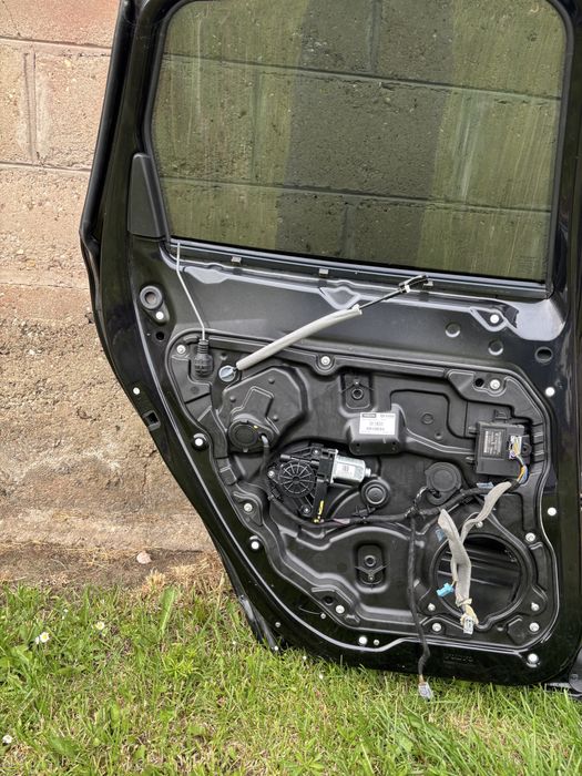 Sprzedam dzwi do xc 60 lift