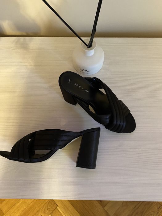 Мюлі з відкритим носиком