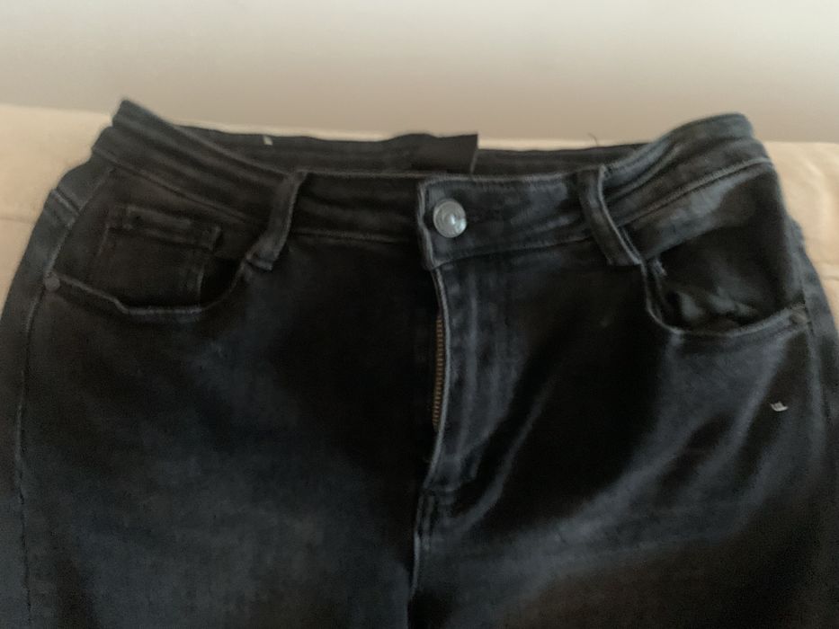 Calça de ganga preta Ne: diz 44 mas é 42.