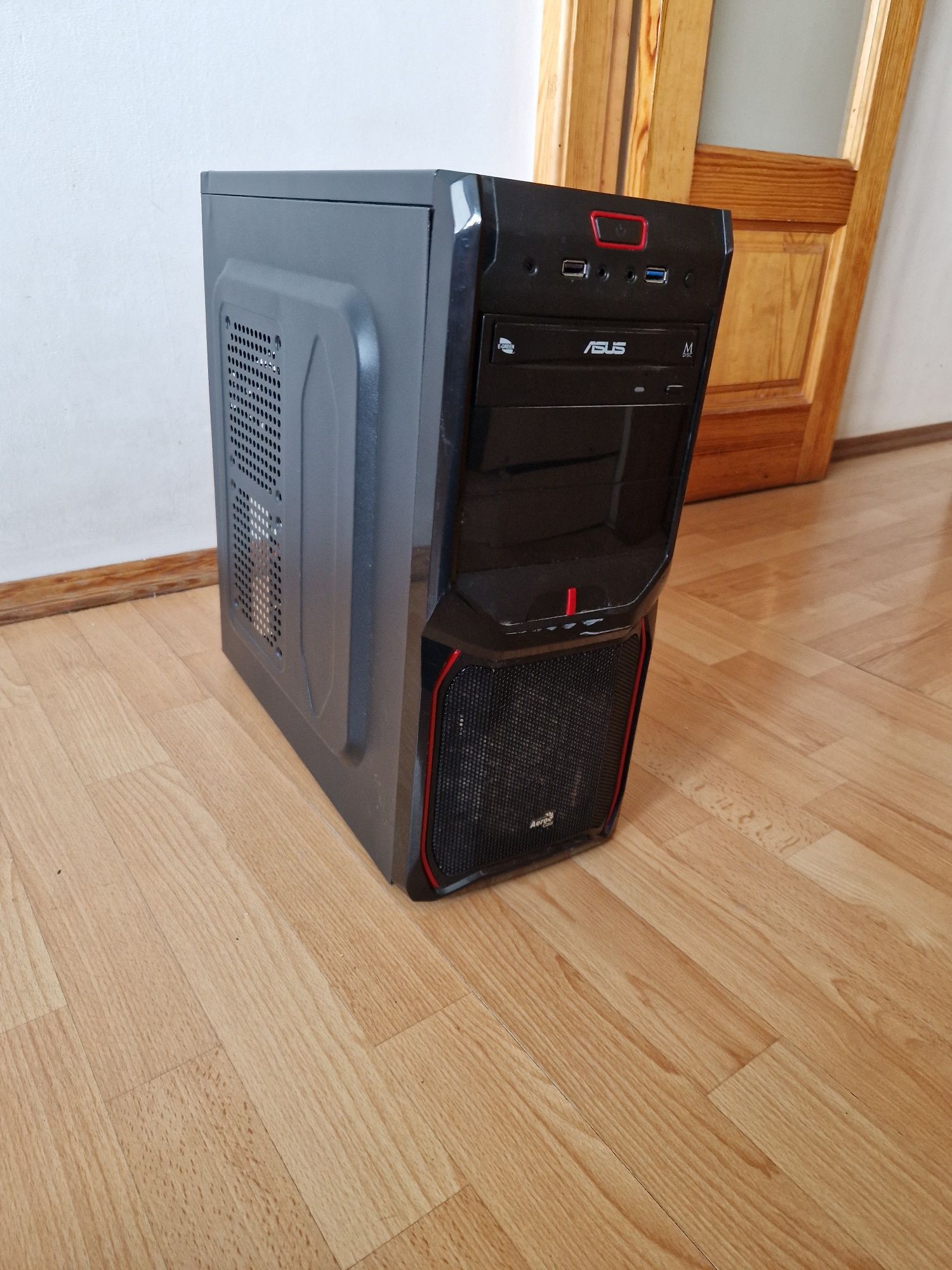 AEROCOOL два кулера Корпус для системного блока