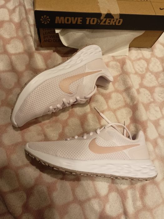 Zgrabne Nike Revolution 6NN Rozmiar 40/25,5 cm