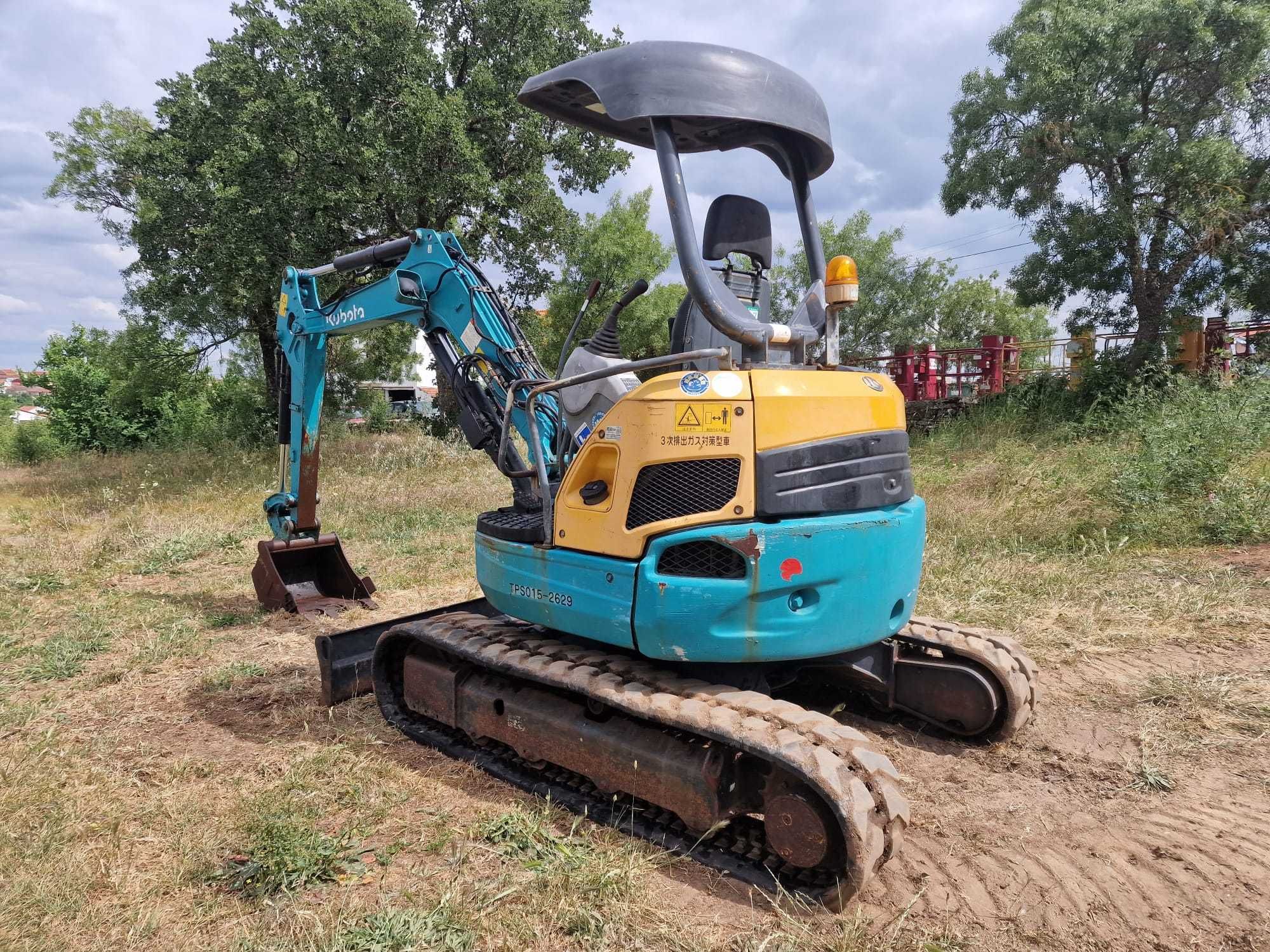 Giratória / Escavadora Kubota U-30-5 - 3 Toneladas