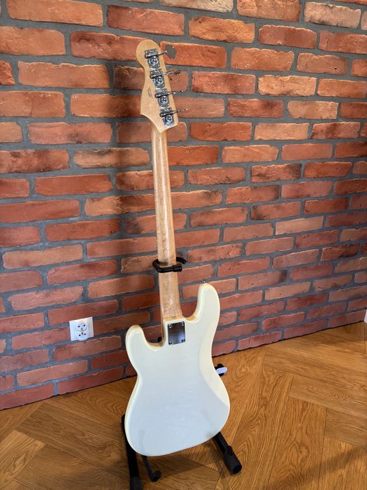 Fender Standard Precision Bass + seymour duncan spb-3 + case