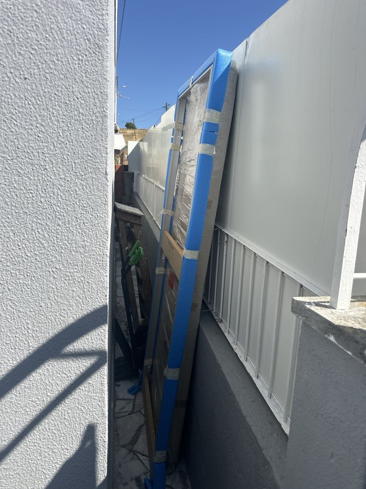 Vendo porta lacada nova .