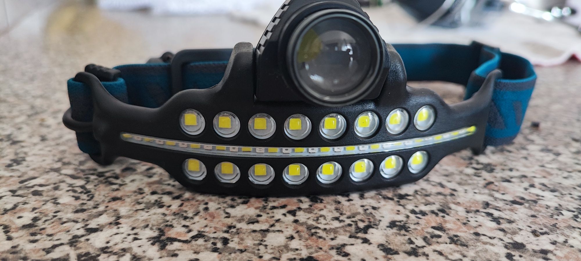 Lanterna de cabeça com sensor de movimento