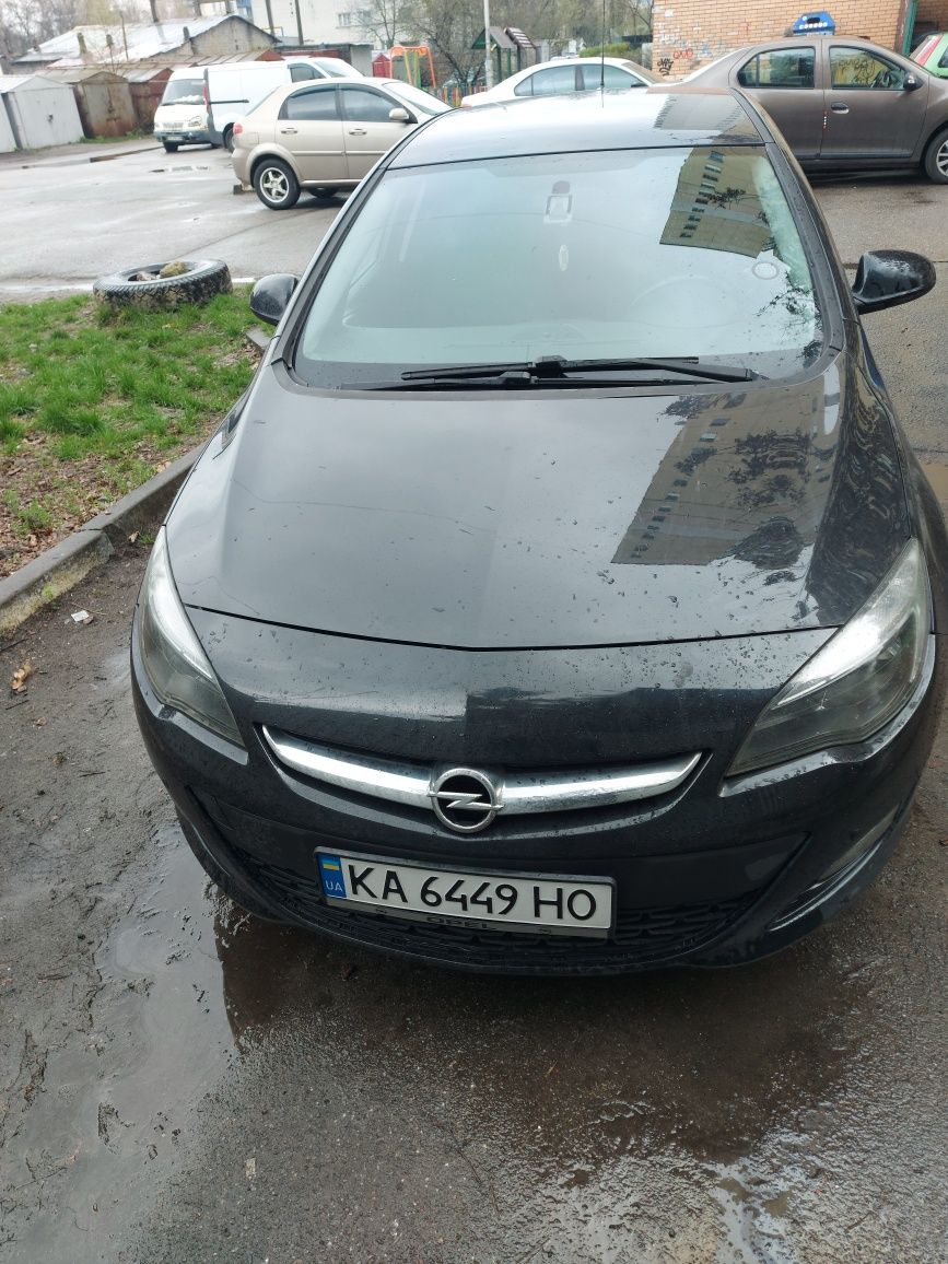 Opel Astra J 1.4 turbo 2015 год.