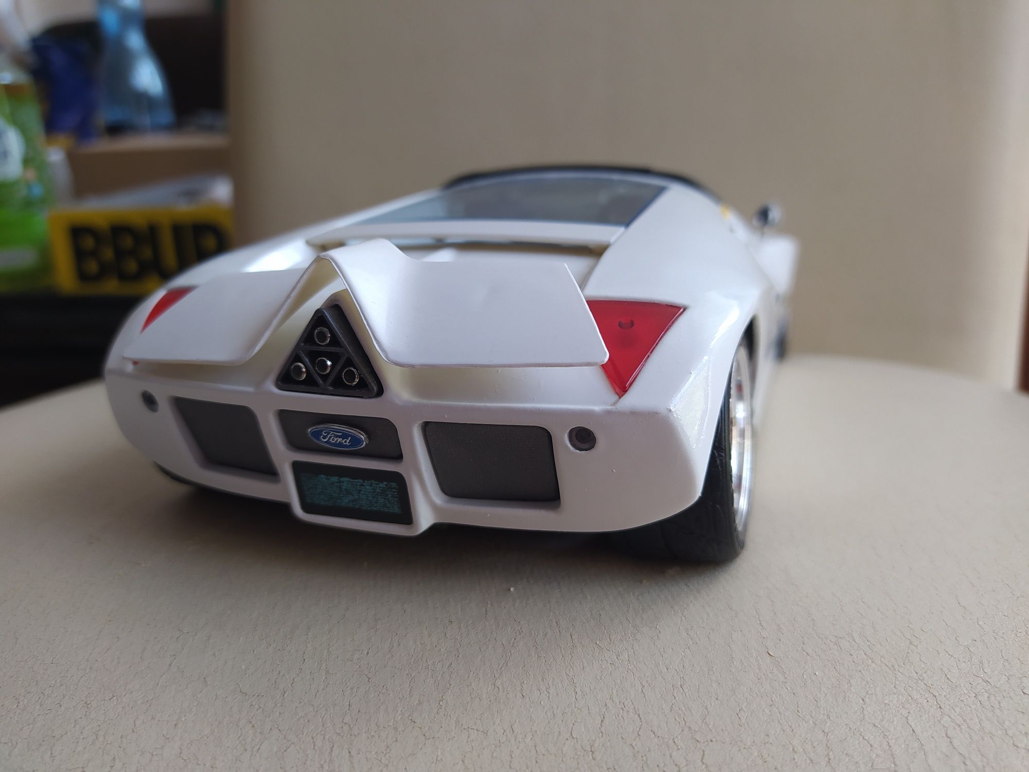 Ford GT90 V12 1:18 Maisto