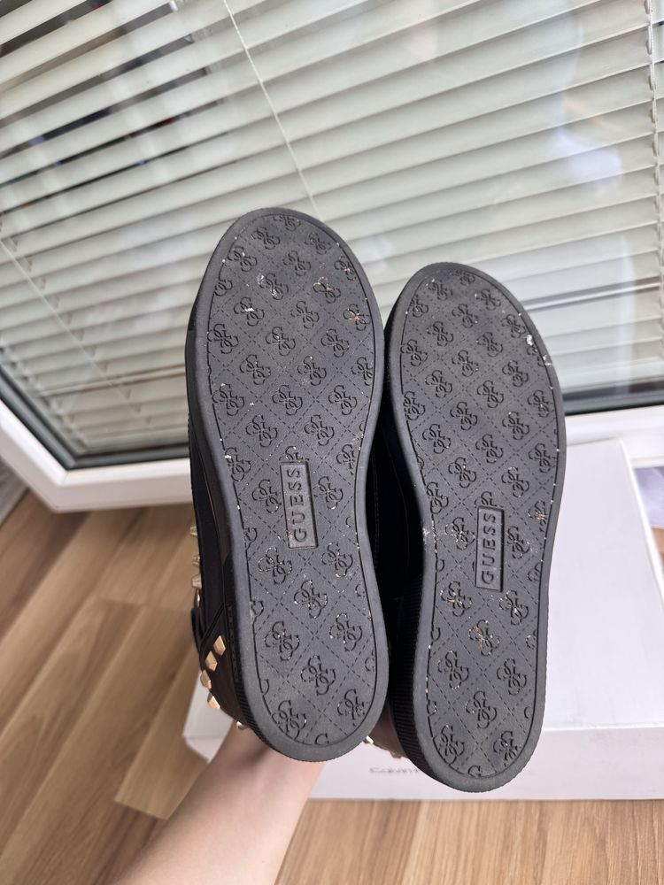Guess sneakersy z ćwiekami na koturnie model Feelixi rozmiar 39