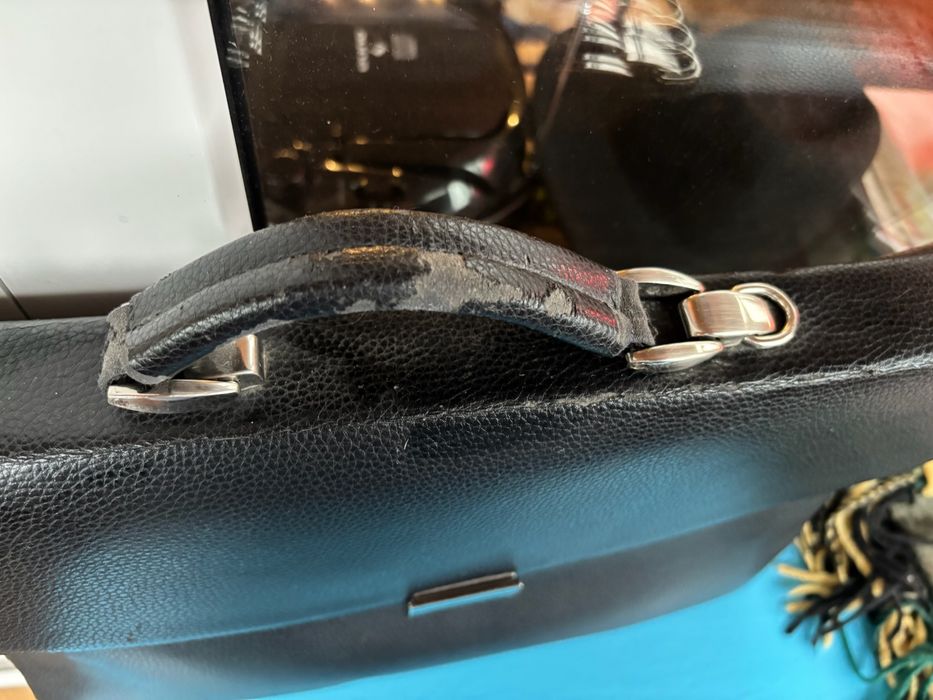 Шкіряний портфель з потертостями