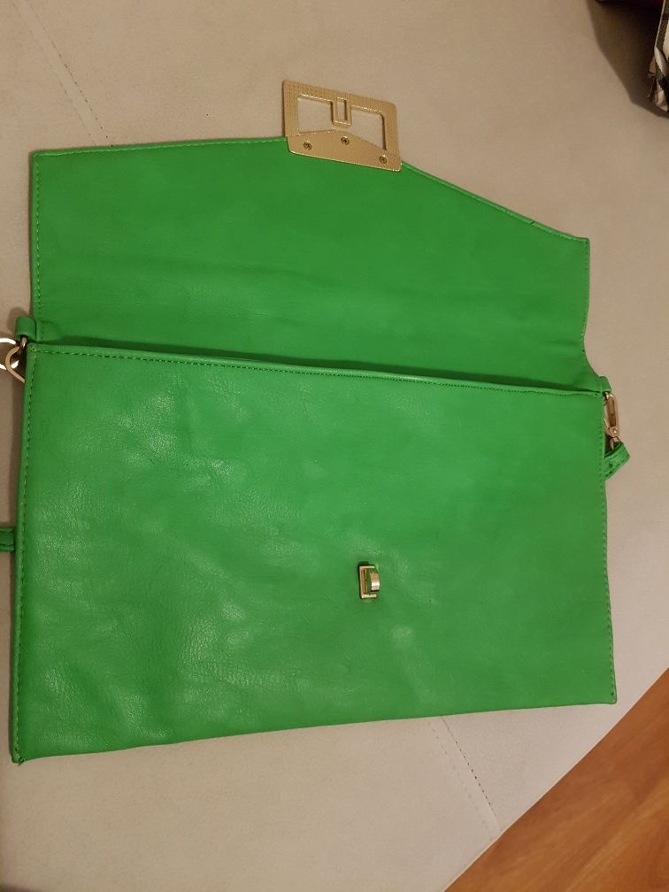 Zielona torebka kopertówka/ do ręki/ z paskiem