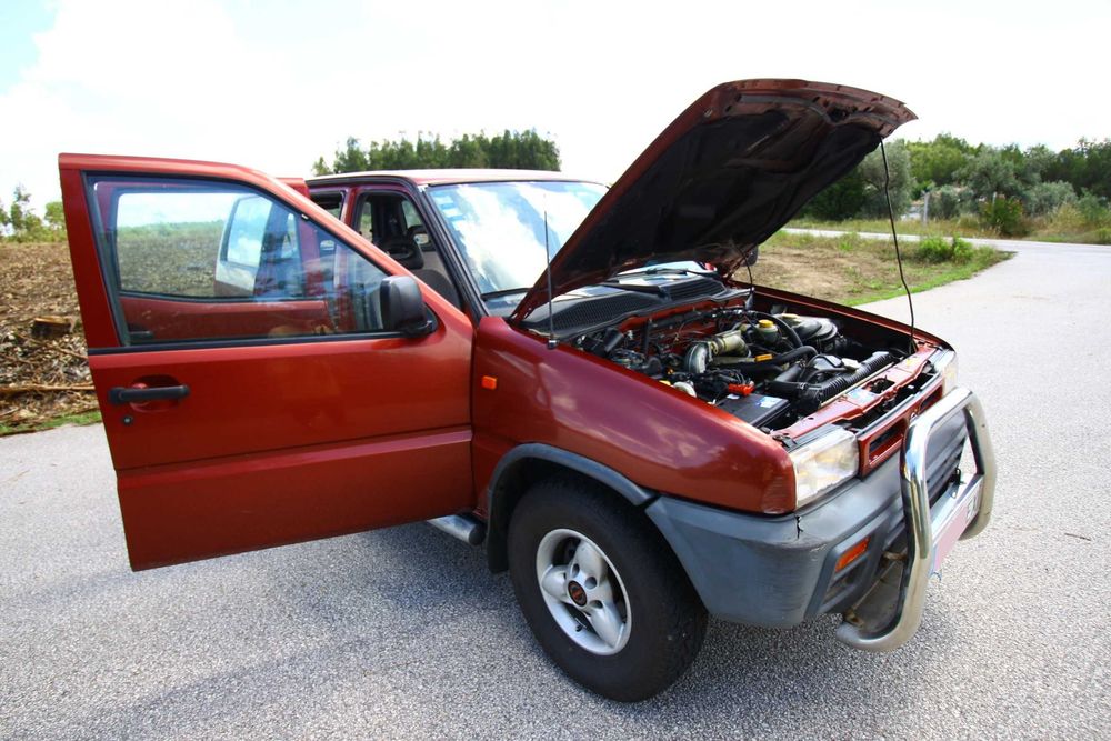 Nissan Terrano II c/AC e 7 Lugares
