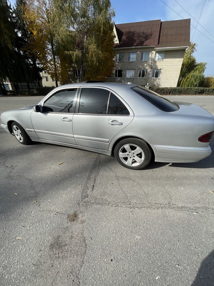 Mercedes Benz 210 E320