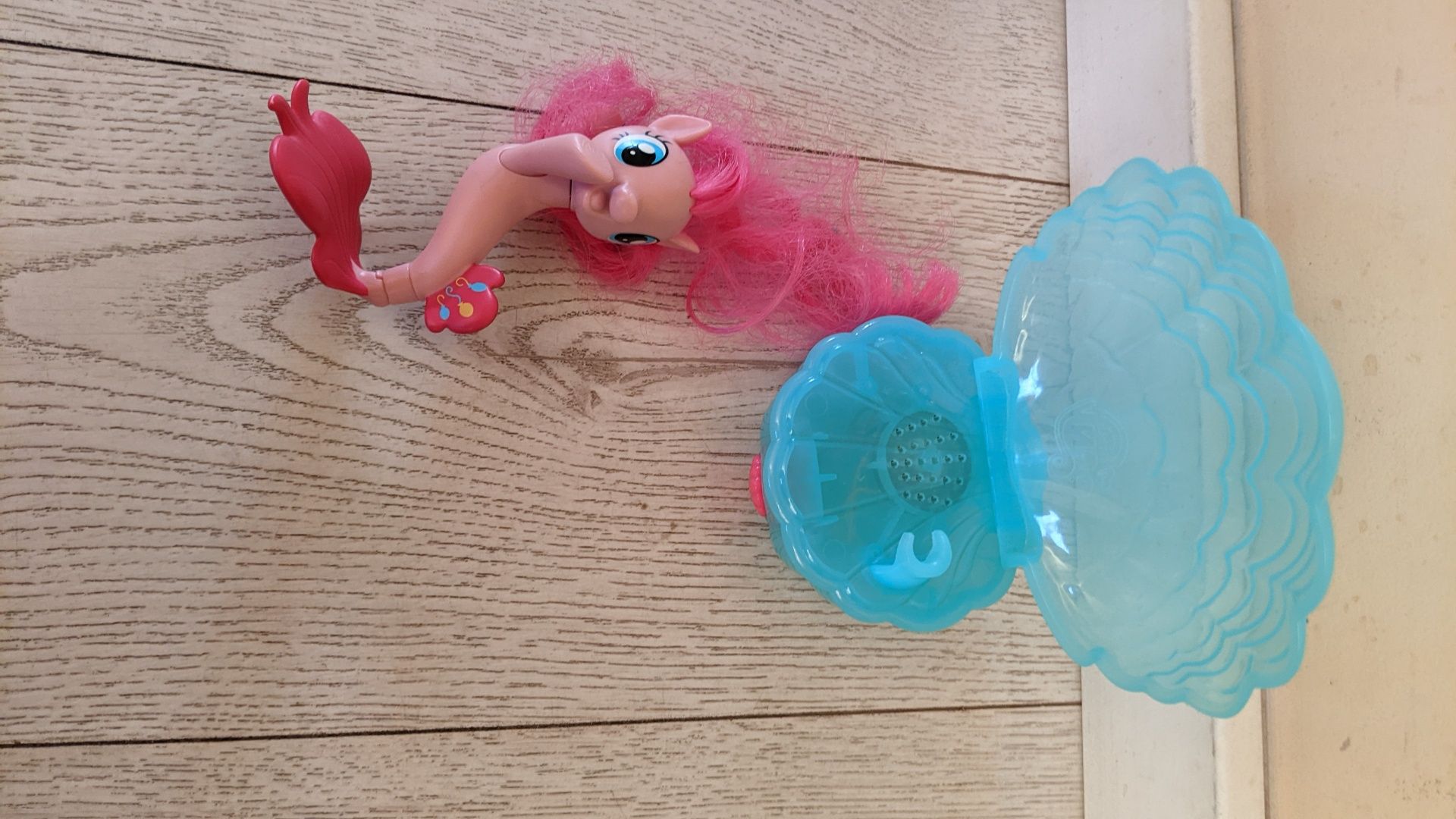 Hasbro My Little Pony Kucyk Syrenka z Dźwiękiem Pinky Pie