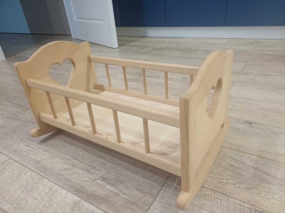 Дерев'яне лялькове ліжечко
