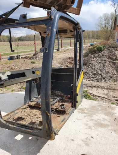 Koparka JCB JS 200 Kabina Szyba Drzwi CZĘŚCI