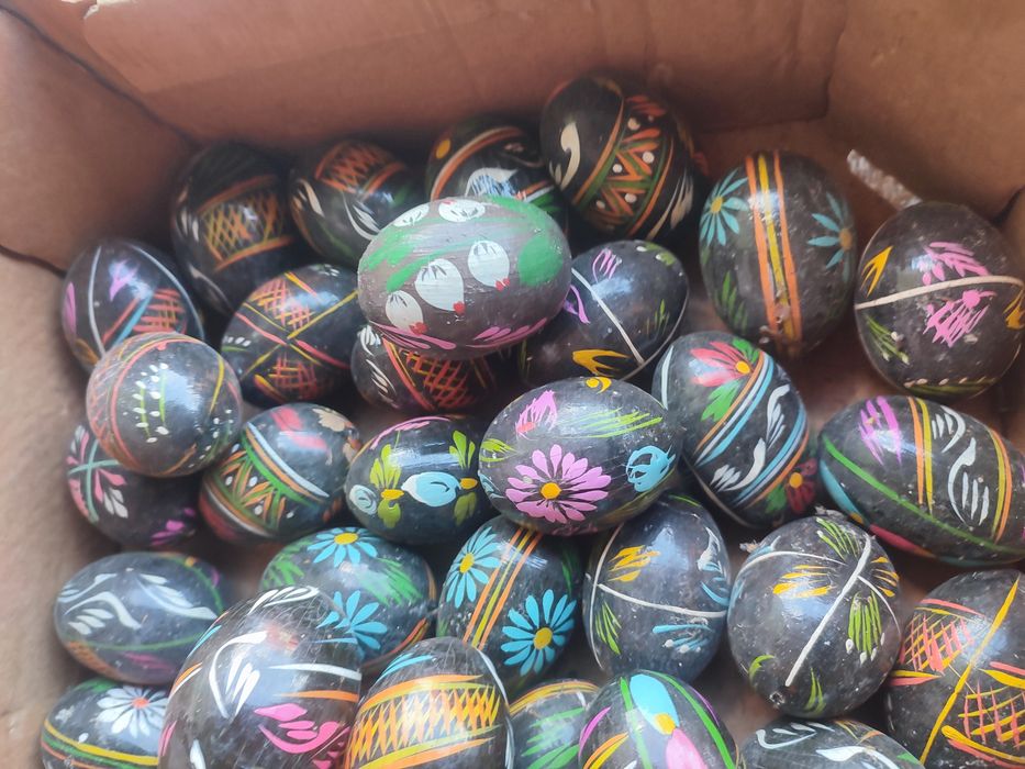 Drewniany jajka wielkanocne z czasów PRL