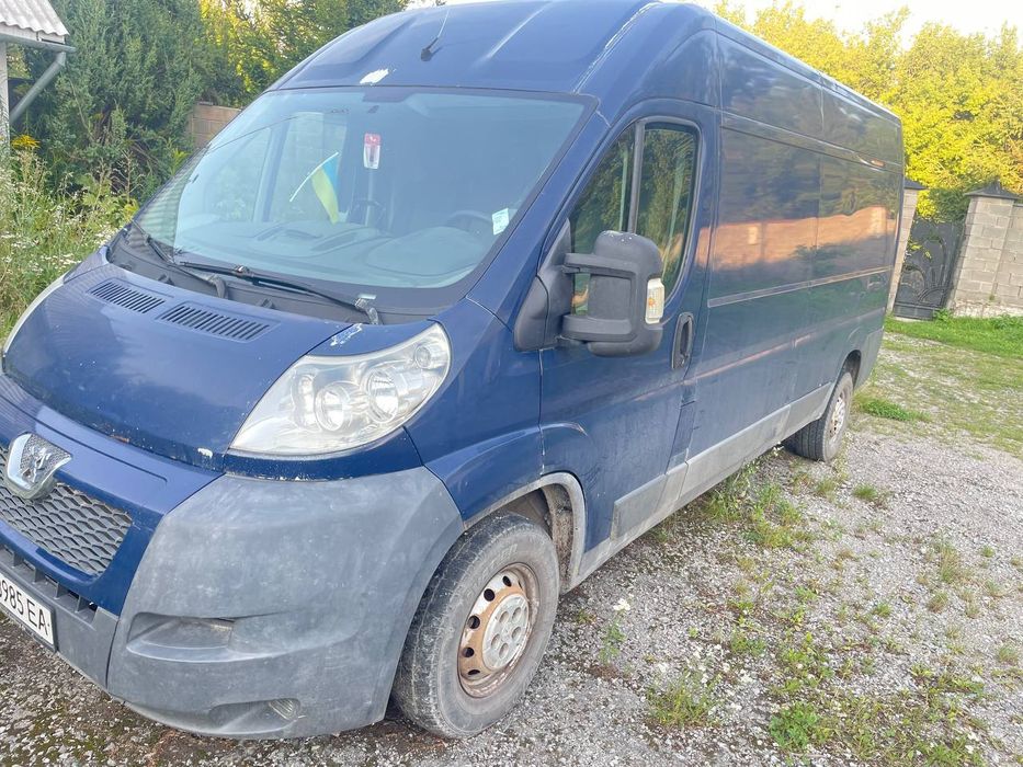 Продам бус під ремонт двигуна