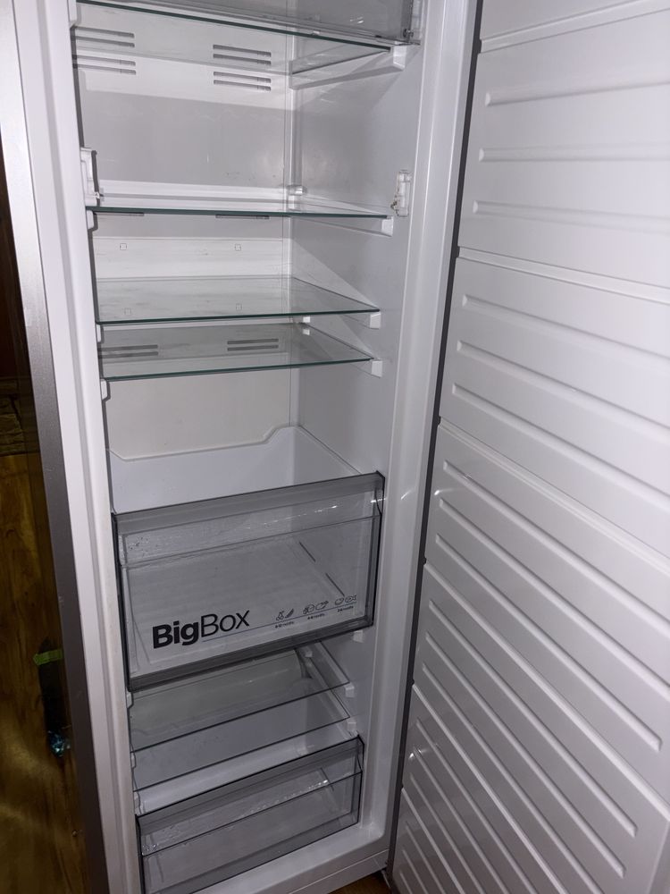 Продам морозильную камеру