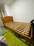 Cama solteiro ,de madeira,cor castanho