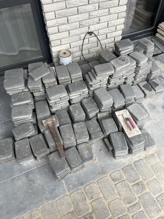 Бруківка залишок