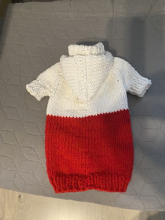 Sweterek dla pieska czy kotka zrobiony na drutach