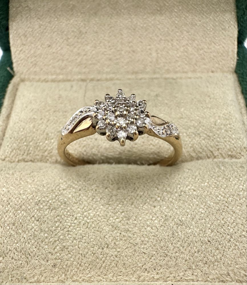 Złoty pierścionek z diamentami 0,08ct