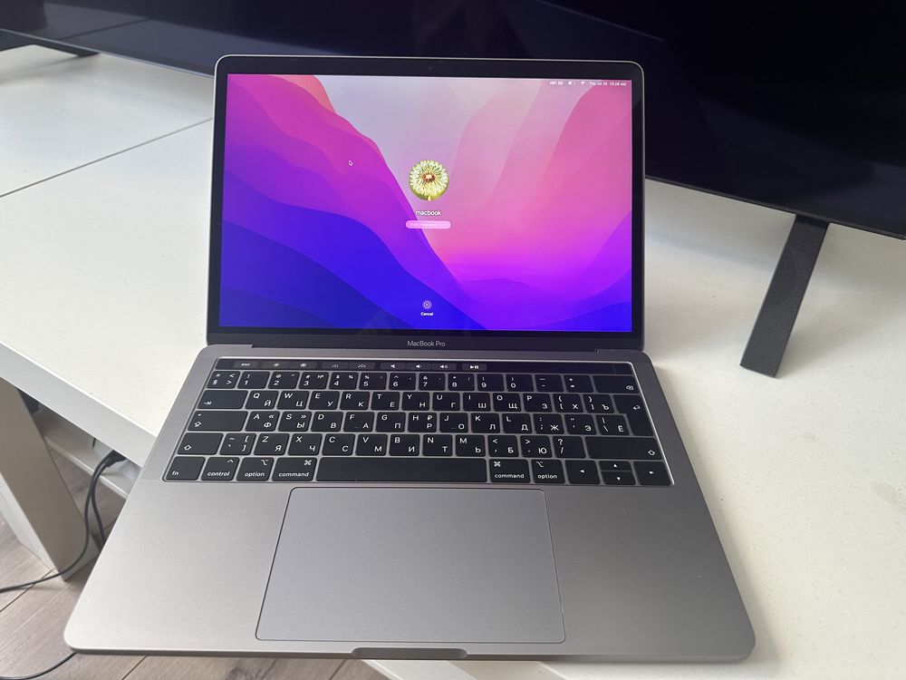 MacBook Pro 13 2019 TouchBar 256GB SSD / 16GB RAM (A2289)