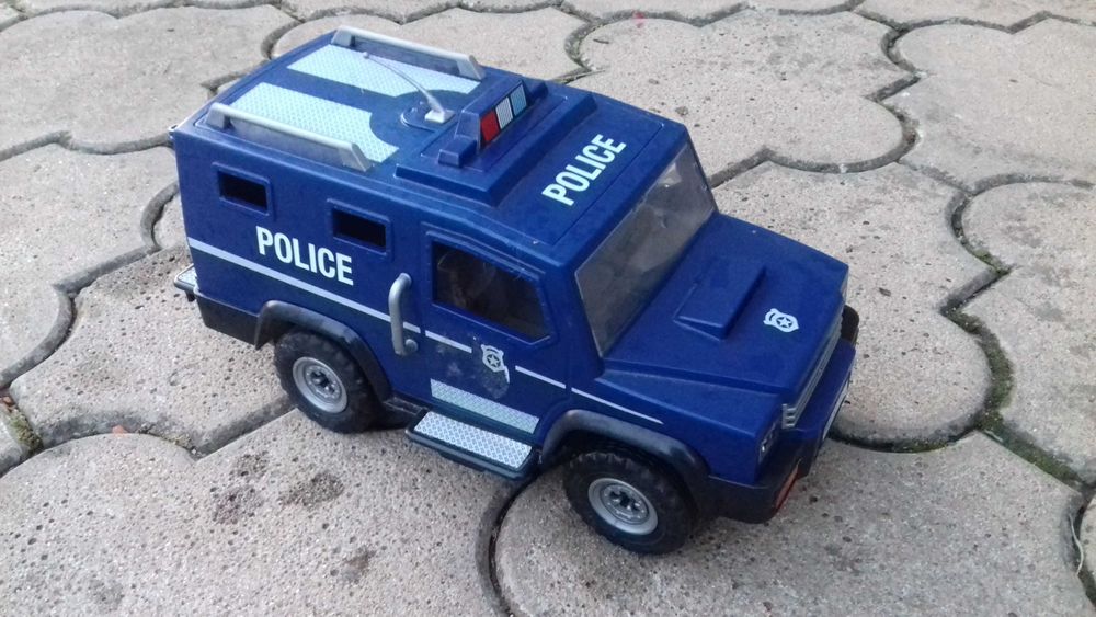 Policyjny wóz zabawka.