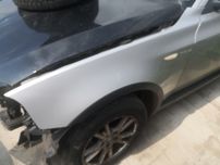 Błotnik lewy przedni BMW X3 e83 titansilber 354/7 w kolor długi