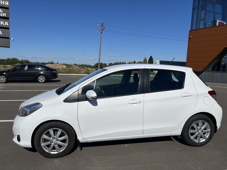 Toyota Yaris 2014р., офіційний автомобіль, без ДТП