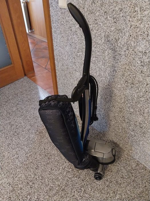 Aspirador Kirby em bom estado.