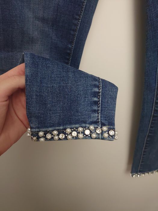 Bawełniane spodnie dżinsowe ze zdobieniem na łydce Monday