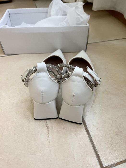 Туфлі жіночі, білого кольору