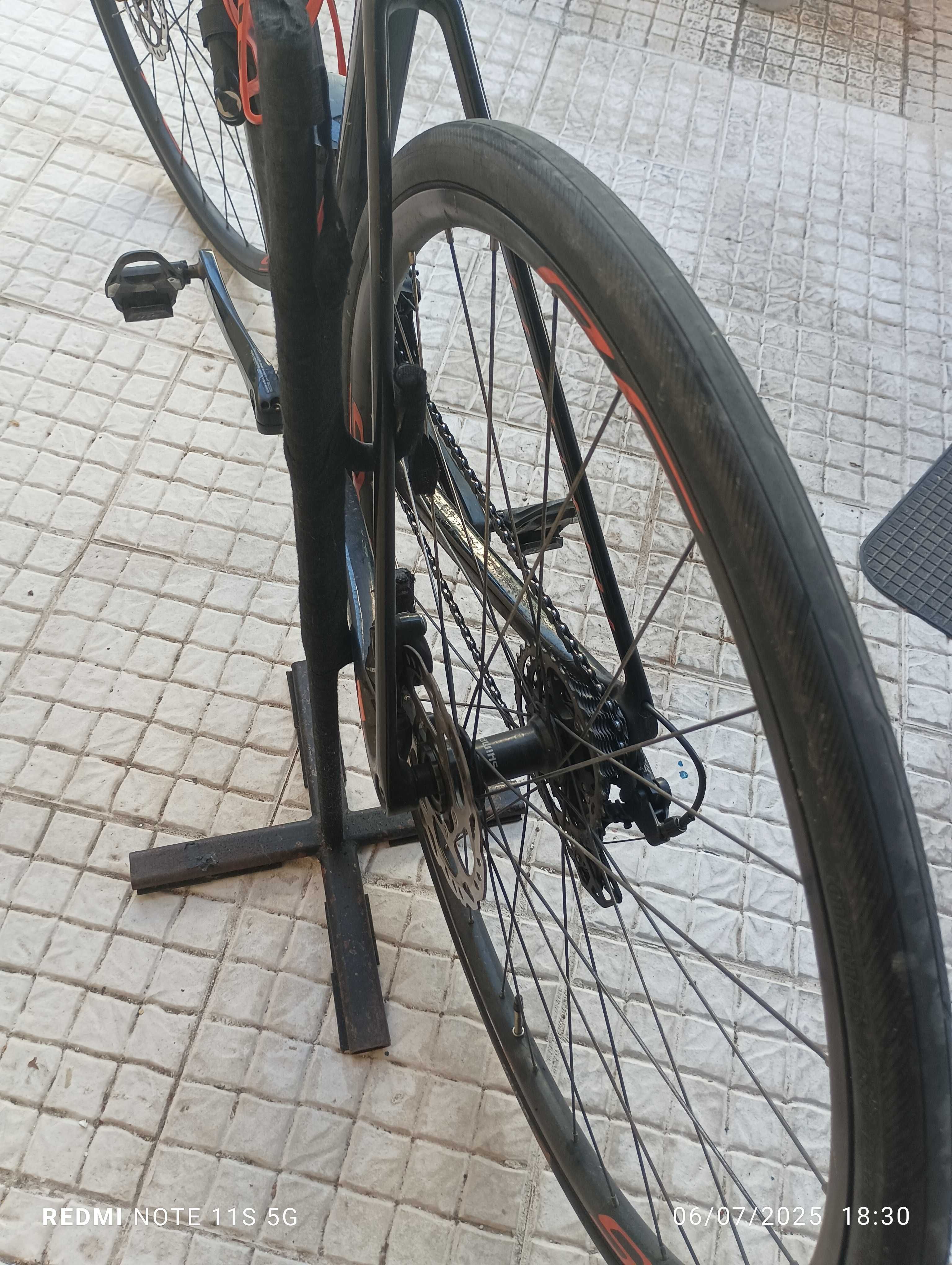 Bicicleta de estrada em carbono