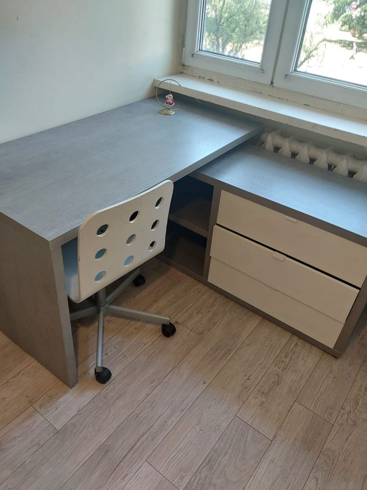 Szafa, narożnik, komoda, biurko i krzeslo