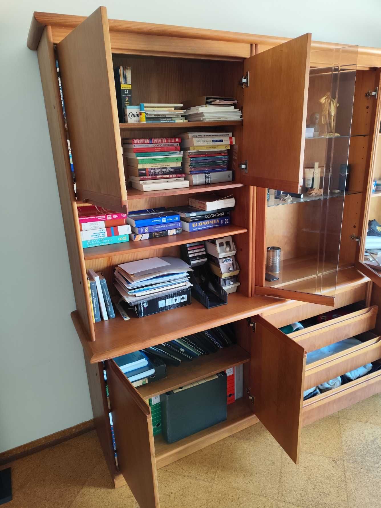 Móvel de Sala com Vitrine