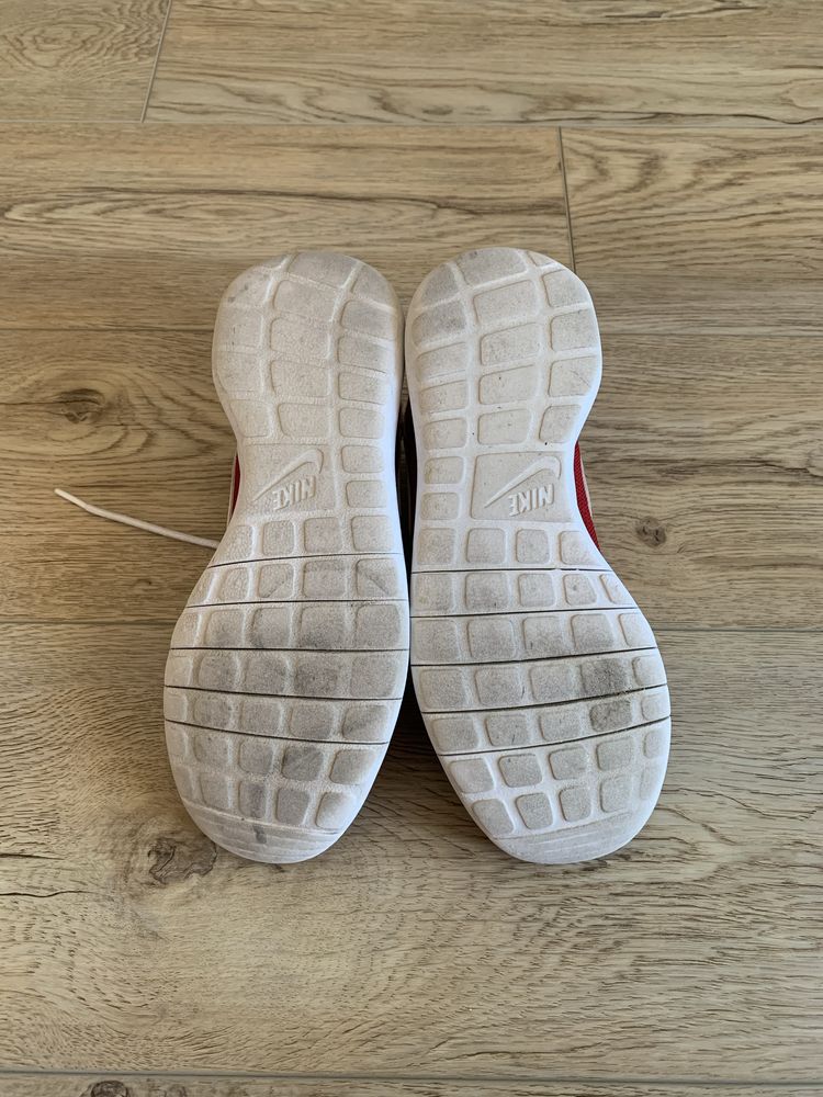 Bordowe czerwone materiałowe sportowe buty rozmiar 37,5 Nike Roshe Run
