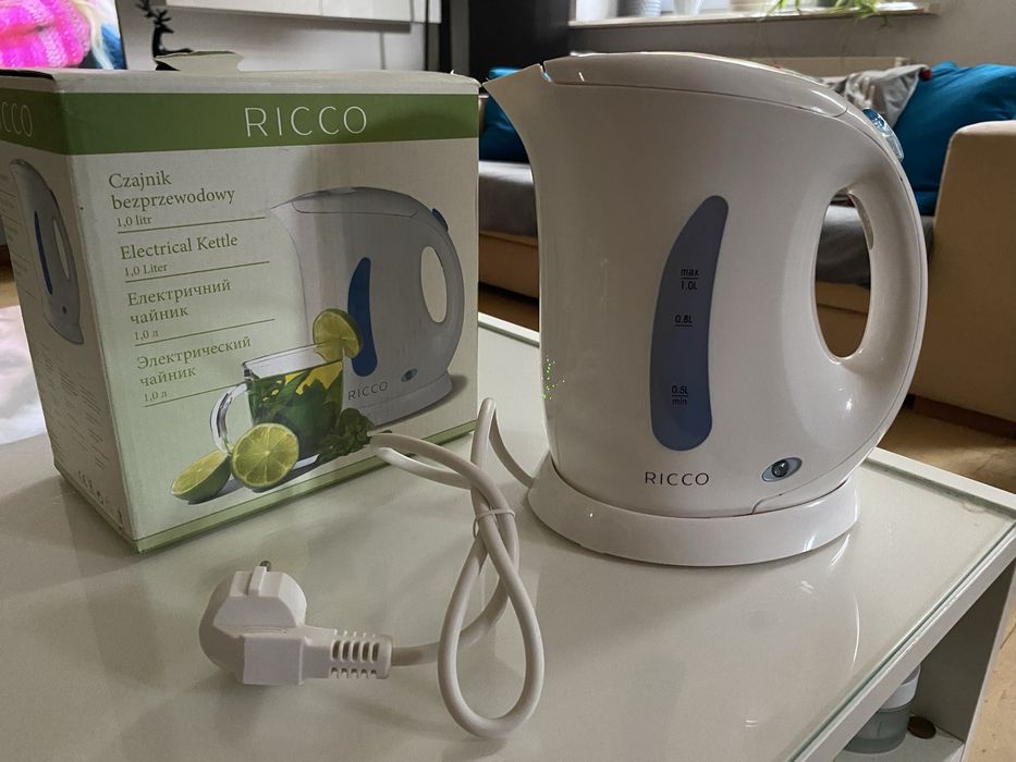 Czajnik bezprzewodowy 1L firmy Ricco , nowy