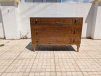 Arca antiga em bom estado, necessita apenas restauro simples