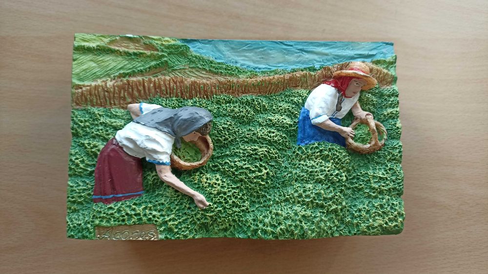 Caixa de Resina Retangular com Apanha do Chá - arte regional Açores