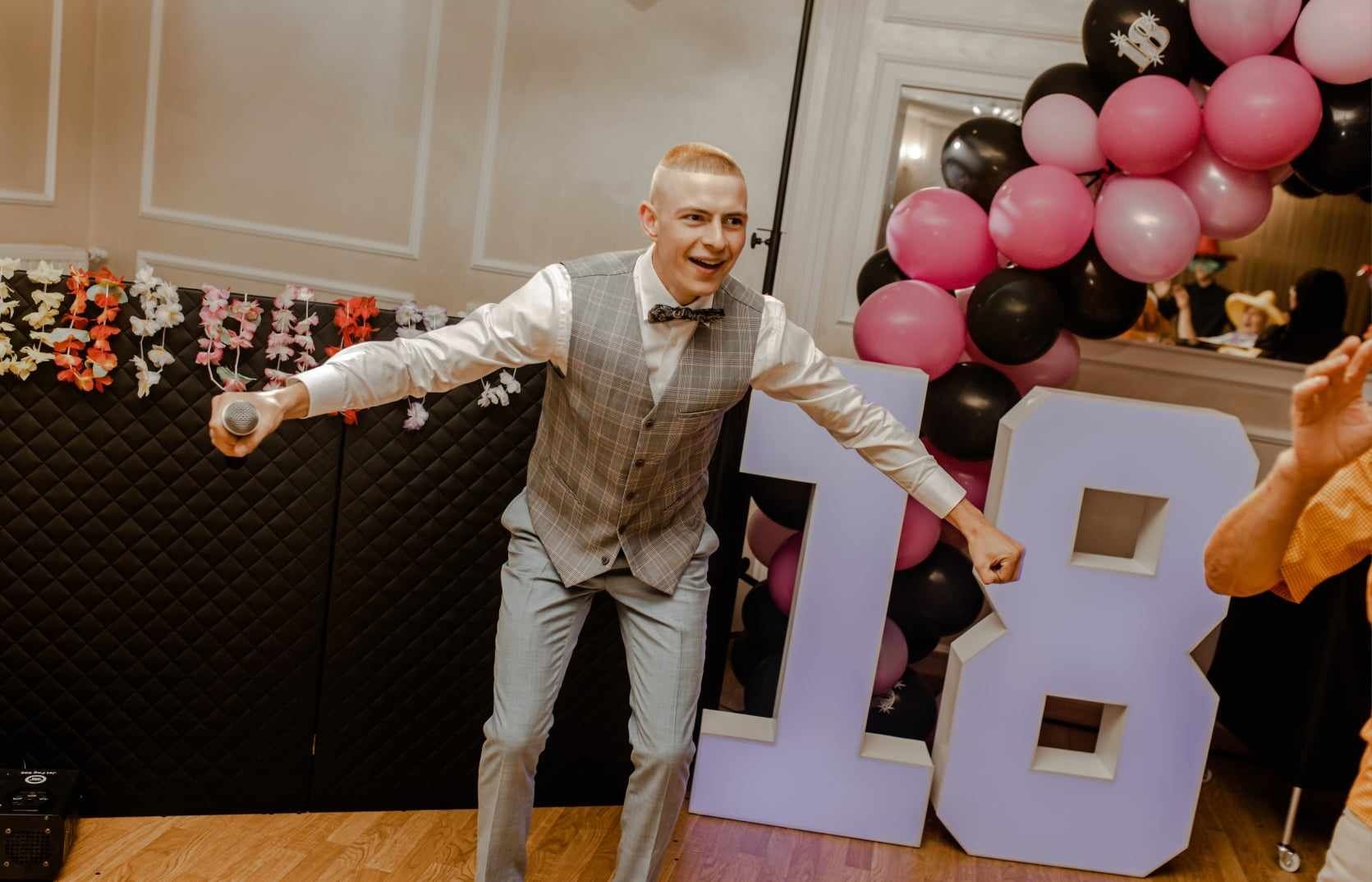 DJ Wodzirej Konferansjer na imprezę wesele studniówkę urodziny 18