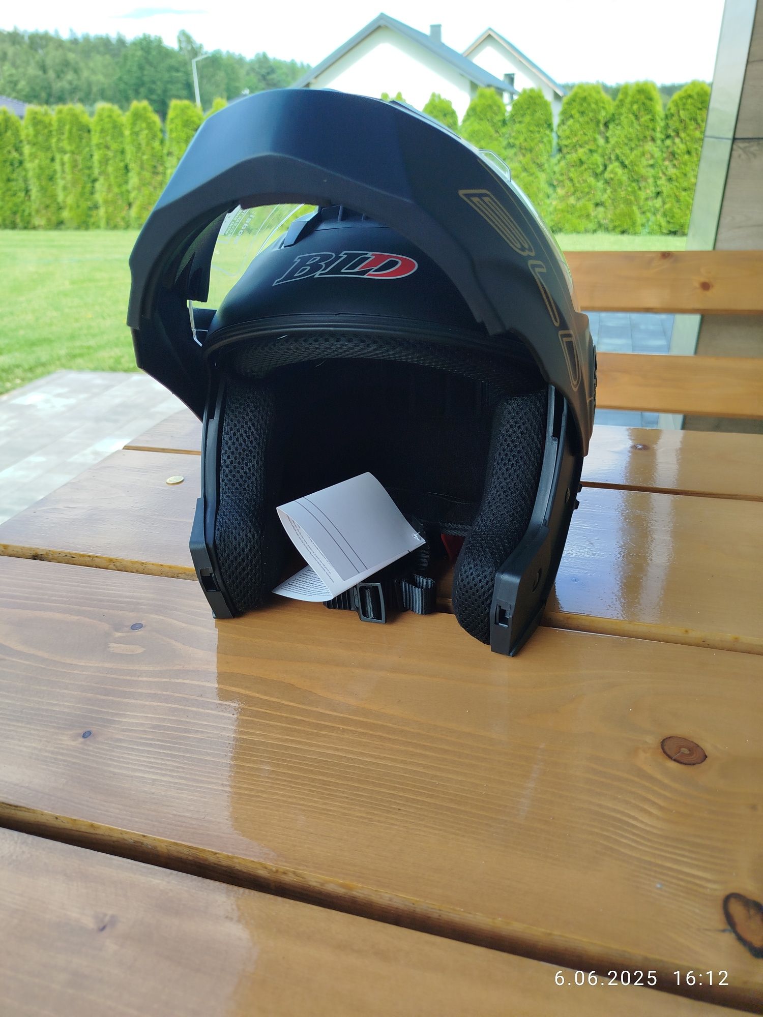 Kaski motocyklowe nowe rozmiary M,L -2 sztuki