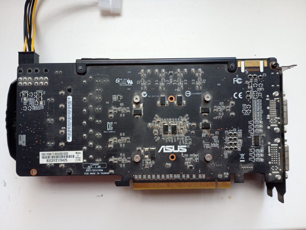 Видеокарта Asus Gtx560 ti 1Gb ddr5 VideoCU2; 2 DVI 1 Hdmi. На 2 монито