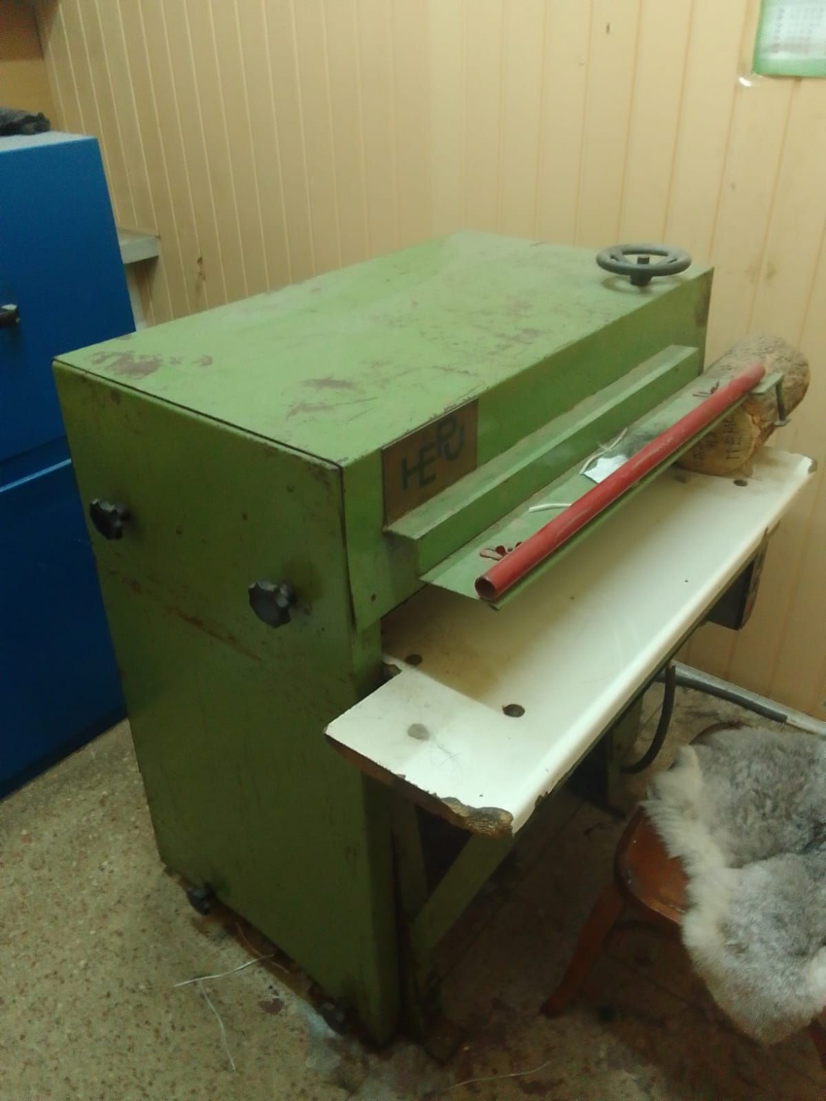 Розпродається обладнання після виробництва вичинки та фарбування хутра