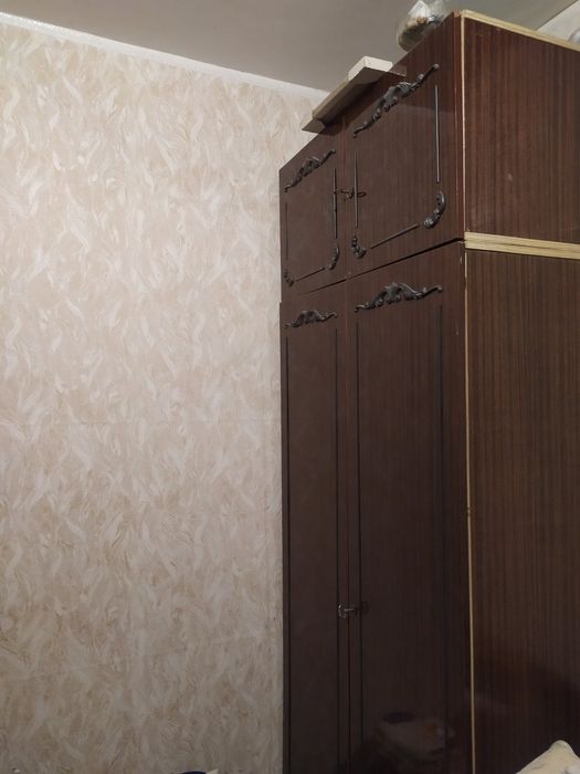 Шафа (меблі у кімнату)