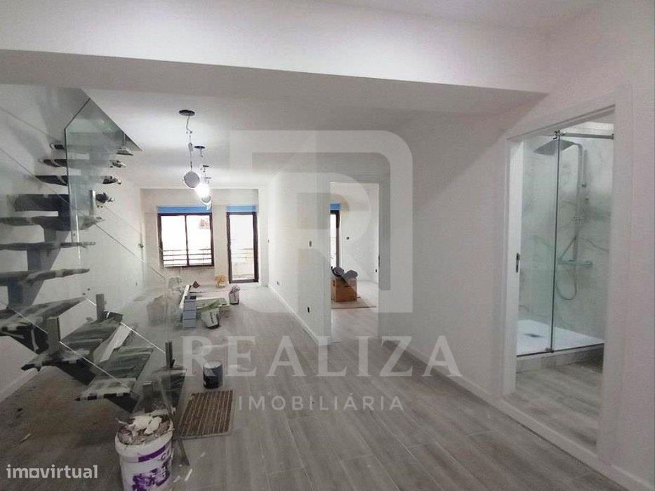 Apartamento T3 remodelado duplex com terraço e garagem na Costa da ...