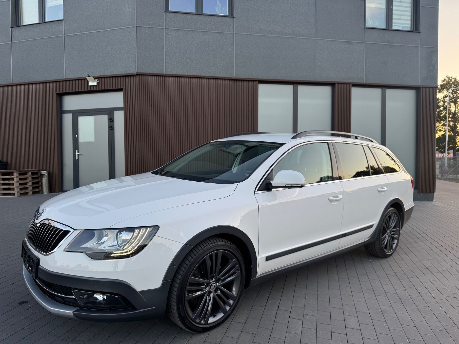 Skoda Superb 170 ps Automat 4x4 Skóry Wentylowane El.Klapa Wzorowy Stan Sereisowany
